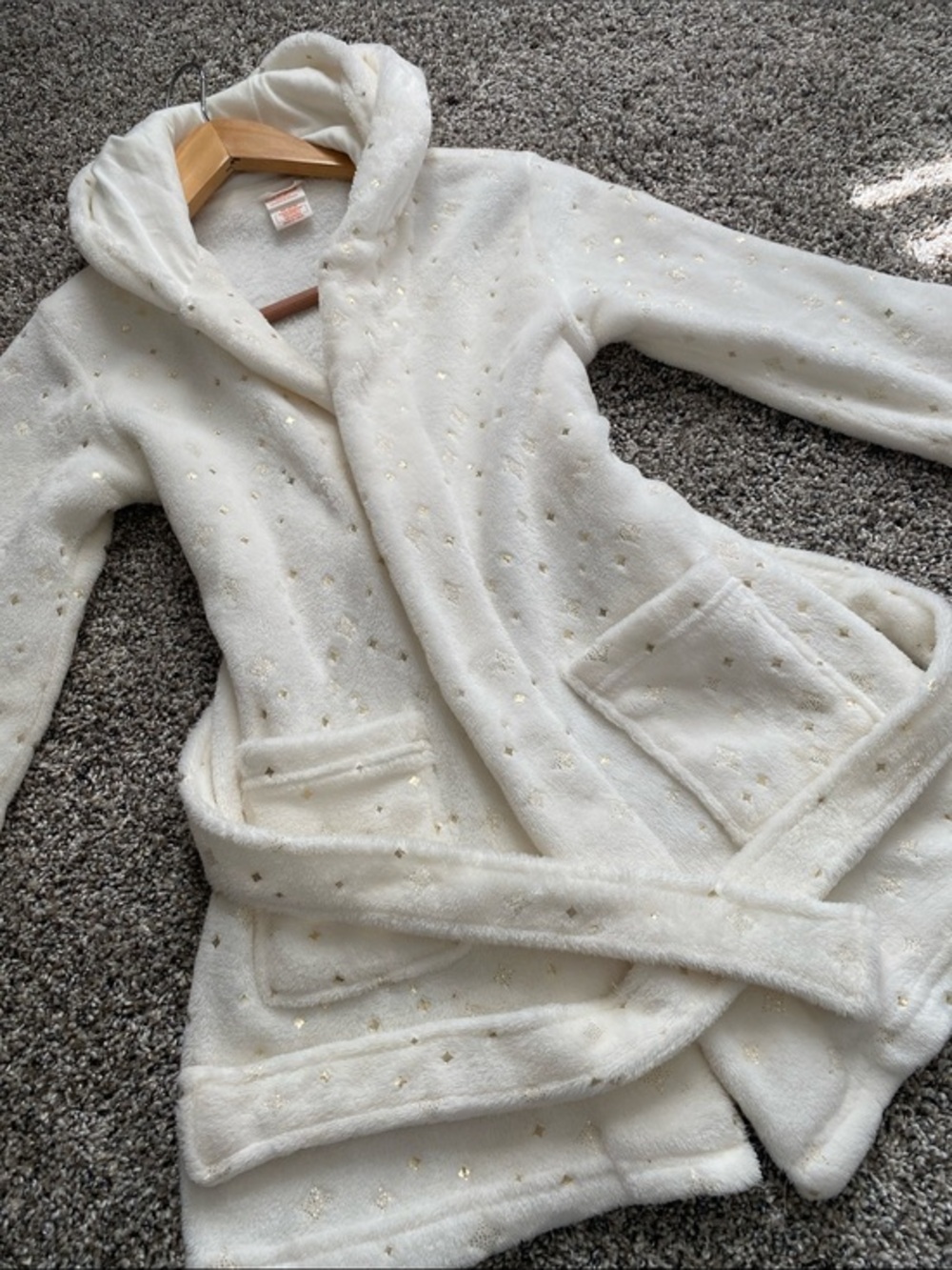 Cat & Jack Cream/White Plush Hooded Kids Robe with Gold Star Accents
